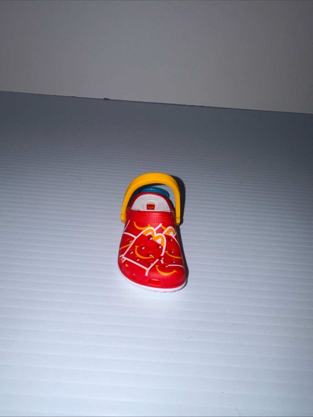 Exclusive No 2 CROCS Plastic Keychain Clip 2024 McDonald's HAPPY MEAL TOYS RED - Picture 10 of 11